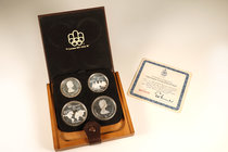 Canada. Elizabeth II. 1973. Caja de 4 piezas de plata de los Juegos Olímpicos de Montreal 1976, 5 dollars (2) y 10 dollars (2). PR. Est...90,00.