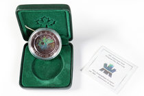 Canada. Elizabeth II. 5 dollars. 2002. Ag. 31,11 g. "Anniversary Loon". Hologrammed. Con su caja y certificado. PR. Est...90,00.
