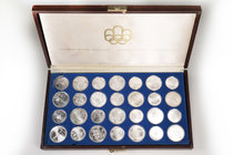 Canada. Elizabeth II. "Canadian Olympic Coins 1976". Caja con 28 piezas de plata de los Juegos Olímpicos de Montreal 1976, 5 dollars (14) y 10 dollars...