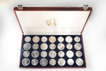 Canada. Elizabeth II. "Canadian Olympic Coins 1976". Caja con 28 piezas de plata de los Juegos Olímpicos de Montreal 1976, 5 dollars (14) y 10 dollars...