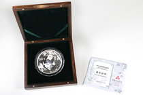 China. 50 yuan. 2007. Ag. 155,55 g. "2007 Chinese Panda". Con caja y certificado. PR. Est...300,00.