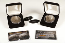 United States. 2018. "Black Ruthenium Edition - American Eagle Silver". Lote de 2 piezas de 1 dollar. Con cajas y certificados. PR. Est...70,00.