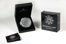 Fiji. Elizabeth II. 10 dollars. 2013. Ag. 93,33 g. "Mandala Art Series: Moresque". Antique finish and Swarovsky crystal embedded. Tirada de 500 piezas...