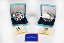 France. "Olympic Winter Games Albertville 1992". Lote de 2 piezas de 100 francos de plata de 22,2 g., 1989, 1990. Con caja y certificados. PR. Est...5...