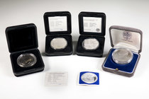 Netherlands. Lote de 4 piezas de 50 gulden de plata 1982 (km-207), 1994 (Km-217), 1995 (Km-219), 1998 (Km-227). Con cajas y certificados. PR. Est...10...