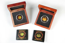 Canada. "Burning Marijuana Series". Lote de 2 monedas, 5 dollars 2017 "Maple Leaf", 1 dollar 2018 "Liberty". Black Ruthenium, 24Kt gold-plated and col...