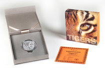 Niue. Elizabeth II. 1 dollar. 2013. Ag. 31,11 g. "Wildlife Family Series: Tigers". Antique finish and Swarovsky Elements. Tirada de 999 piezas. Con ca...