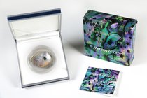 Palau. 5 dollars. 2012. Ag. 25,00 g. "Sea Treasures Series - Haliotis Iris". Convex Hologram, Shell Shape and Pearl inlaid. Tirada de 2000 piezas. Con...