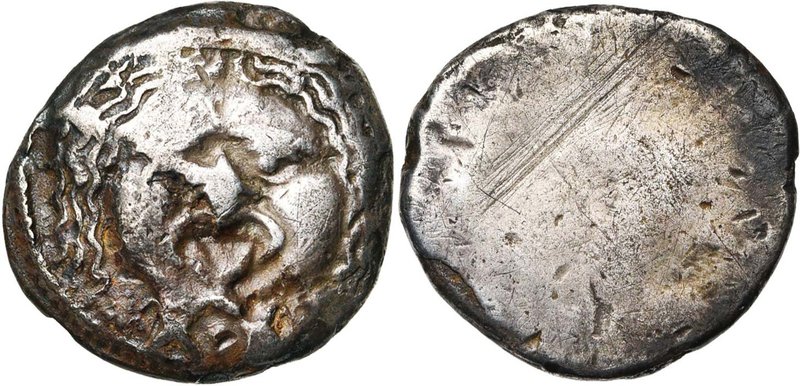 ETRURIE, POPULONIA, AR 20 asses, après 211 av. J.-C. D/ Gorgonéion de f., les ch...