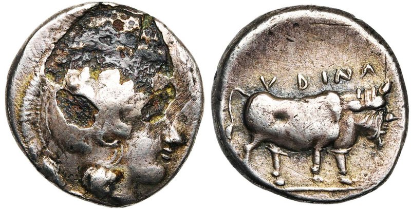 CAMPANIE, HYRIA, AR didrachme, 400-350 av. J.-C. D/ T. casquée d'Athéna à d. R/ ...