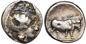 CAMPANIE, HYRIA, AR didrachme, 400-350 av. J.-C. D/ T. casquée d'Athéna à d. R/ Taureau androcéphale à d. Au-dessus, en alphabet osque, YDINA. SNG ANS...
