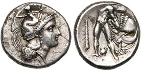 LUCANIE, HERACLEE, AR statère, vers 350 av. J.-C. D/ T. casquée d'Athéna à d., le casque orné de Scylla. R/ Héraclès luttant contre le lion de Némée. ...