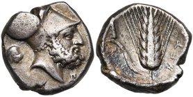 LUCANIE, METAPONTE, AR statère, vers 330 av. J.-C. D/ T. de Leucippe barbu à d., coiffé du casque corinthien. Derrière la nuque, protome de lion. Sous...