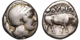 LUCANIE, THOURIOI, AR statère, vers 350 av. J.-C. D/ T casquée d'Athéna à d., le casque l. R/ ΘOYPIΩN Taureau marchant à d. A l'ex., poisson à d. SNG ...