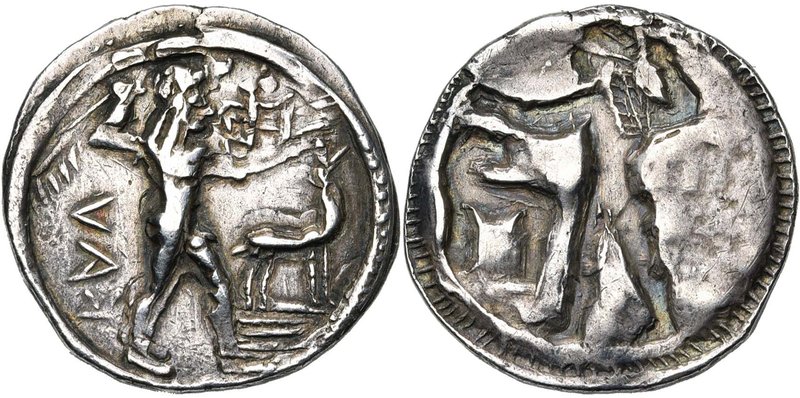 BRUTTIUM, CAULONIA, AR statère, 500-480 av. J.-C. D/ Apollon deb. à d., brandiss...