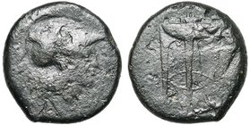 SICILE, AMESELON, AE bronze, vers 340-330 av. J.-C. D/ T. casquée d'Athéna à d. R/ Trépied. SNG ANS -; HGC 224; Calciati III, 1. 16,23g Rare Surfrappé...