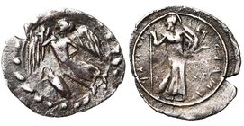 SICILE, CAMARINA, AR litre, vers 460-440 av. J.-C. D/ Niké volant à g. En dessous, un cygne à g. Le tout dans une couronne de laurier. R/ KAMAP-INAIO ...