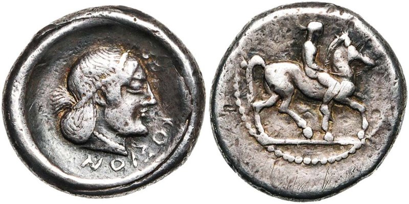 SICILE, SYRACUSE, AR drachme, vers 475-470 av. J.-C. D/ Cavalier chevauchant à d...