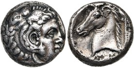 EMISSIONS SICULO-PUNIQUES, AR tétradrachme, vers 300-289 av. J.-C. D/ T. d'Héraclès à d., coiffé de la dépouille de lion. R/ T. de cheval à g. Derrièr...
