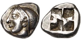 IONIE, PHOCEE, AR diobole, vers 500 av. J.-C. D/ T. féminine à g., les cheveux perlés retenus par un sakkos, avec collier et boucle d'oreille. R/ Carr...