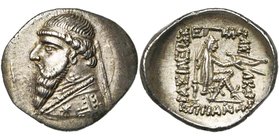 ROYAUME PARTHE, Mithradates II (123-88), AR drachme, Ecbatane. D/ B. diad., dr. à g., avec une longue barbe. R/ Archer assis à d., ten. un arc. Sellwo...