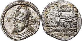 ROYAUME PARTHE, Pacoros II (78-105), AR drachme, Ecbatane. D/ B. diad. à g., avec une barbe courte, coiffé d'une tiare ornée de crochets. R/ Archer as...