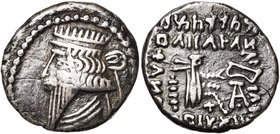 ROYAUME PARTHE, Mithradates IV (140), AR drachme, Ecbatane. D/ B. diad. à g. R/ Archer assis à d., ten. un arc. Sous l'arc, . La ligne supérieure de ...