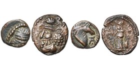 lot de 2 bronzes: royaume parthe, Vologases Ier, chalque, R/  T. de cheval à d., Sellwood 70/16 (droit décentré); royaume élymaïde, "Prince B", drach...
