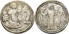 ROYAUME SASSANIDE, Bahram II (276-293), AR drahm. D/ B. accolés à d. du roi et de la déesse Anahita (?) qui porte une couronne à tête de griffon. Leur...