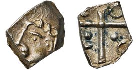 AQUITAINE, AR drachme, vers 150-75 av. J.-C. Série Causé. Classe 10.01. D/ T. à g. à chevelure ondulée, formée de S entrelacés. L'oreille représentée ...