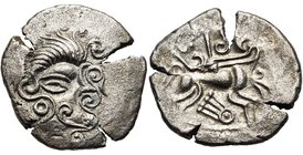 ARMORIQUE, Coriosolites, bill. statère, vers 50 av. J.-C. Type hybride. D/ T. à d., le nez en forme de 2 inversé, les cheveux disposés en trois enroul...