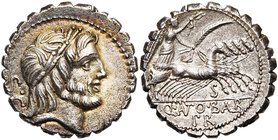 Q. Antonius Balbus, AR denier serratus, 83-82 av. J.-C., Rome. D/ T. l. de Jupiter à d. Derrière, S·C. R/ Victoire conduisant un quadrige au galop à d...