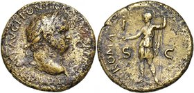 TITUS César (69-79), AE sesterce, 77-78, Lyon. D/ T CAES IMP AVG F PON TR P COS VI CENSOR T. l. à d., un petit globe sous le buste. R/ ROMA/ S-C Roma ...