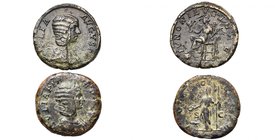 JULIA DOMNA (†217), lot de 2 sesterces frappés à Rome: 196-211, R/ Junon assise à g., ten. une fleur et un enfant emmailloté (rare); 211-217, R/ Junon...