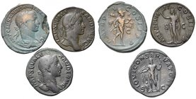 SEVERE ALEXANDRE (222-235), lot de 3 sesterces frappés à Rome: 226, R/ Mars portant lance et trophée (défaut de flan); 230, R/ Sol ten. un fouet; 222-...