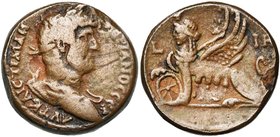 EGYPTE, ALEXANDRIE, Hadrien (117-138), AE drachme, 133-134. D/ B. l. à d. R/ Sphinx androcéphale et ailé assis à g., coiffé de la perruque d'Isis et d...