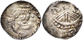 CELLES, Abbaye, AR denier, après 1070. Au titre d'Henri IV (1056-1106). D/ HE-IN B. couronné de l'empereur de f., ten. un sceptre et un gl. R/ + CEL[L...