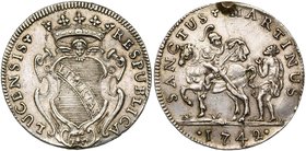 ITALIE, LUCQUES, République (1369-1799), AR 15 bolognini (San Martino), 1742. D/ Ecu couronné, dans un cartouche orné. R/ Saint Martin donnant la moit...