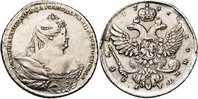 RUSSIE, Anna (1730-1740), AR rouble, 1737, Moscou. Type dessiné par Hedlinger. D/ B. cuir. de la tsarine à d., avec cinq perles dans la coiffure. R/ A...