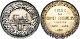 BELGIQUE, Vermeil médaille, 1886, Lemaire. Inauguration de la ligne de chemin de fer Eeklo-Gand. D/ Une locomotive franchissant un pont, dans une cour...