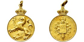BELGIQUE, AV médaille, s.d. (1906), Devreese. Insigne de la Chambre des Représentants. Légende néerlandaise. D/ Lion héraldique à g. R/ Les tables de ...