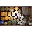 lot de 60 médailles, dont: Belgique, 1918, Bataille de l'Yser; 1970, J.J. Michel (4); 1971, J. Baugniet; 1999, Elström, Cercle d'études numismatiques;...
