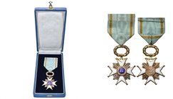 LETTONIE, Ordre des Trois Etoiles, croix de chevalier (5e classe), 1924-1939. Dans son écrin d’origine.