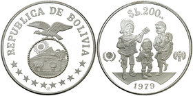 1979. Bolivia. 200 pesos. (Kr. 198). 23,14 g. AG. Año Internacional del Niño. Proof.