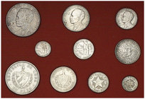 1915 a 1953. Cuba. 10 (dos), 20 (dos), 25, 40 (dos), 50 centavos y 1 peso (dos). Estuche oficial con certificado con diferentes monedas en plata. BC/M...