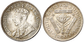 1928. Sudáfrica. Jorge V. 3 peniques. (Kr. 15.1). 1,38 g. AG. Bella. Escasa así. S/C-.
