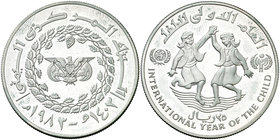 AH 1403/1983. República Árabe del Yemen. 25 riyals. (Kr. 45). 28,25 g. AG. Año Internacional del Niño. Proof.