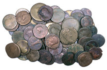 Lotes de 70 bronces, distintos valores. A examinar. MC/RC.