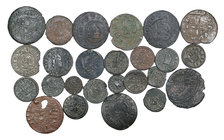 Lote de 25 cobres, la mayoría de Felipe IV, algunos falsos de época. A examinar. BC/MBC.