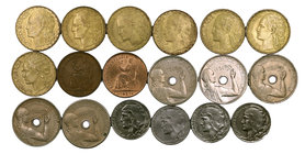 II República. 5 (cuatro), 25 (cinco), 50 (dos) céntimos y 1 peseta (siete). Lote de 18 monedas. A examinar. MBC/EBC.